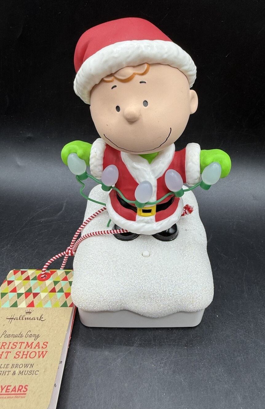 Hallmark Peanuts Christmas Light Show Charlie Brown With Light & Music -Lo29
